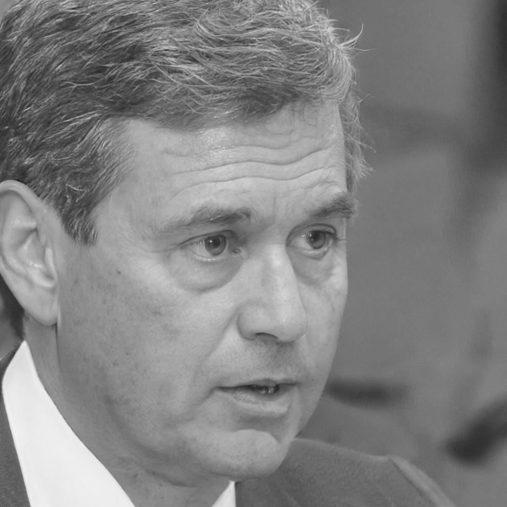 Michel Dubois, expert financier senior chez trionexilova